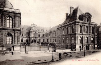 Das Rathaus von Amiens um 1900