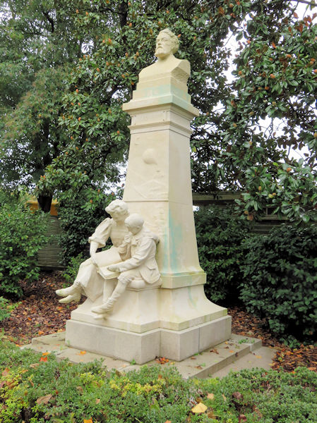 Nantes Jules Verne Monument